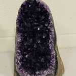 Amethist druse met gepolijste randen, paars