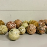 Ca. 18x Calciet / opaal bollen