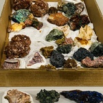 Doos met 35 stuks diverse mineralen