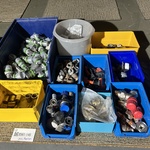 Partij diverse koppelingen in stapelbakken