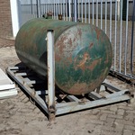 Vloeistoftank op transportbok