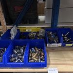 Partij koppelingen in stapelbakken