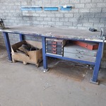 Werkbank met bankschroef en plaatbuiger