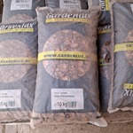 31x Zak halve perzikstenen a 10 kg Gardenlux