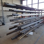 Metaalstelling met partij metaal