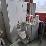 2x Werkplaatkast met verrijdbare materiaalwagen