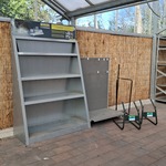 4x Presentatiemeubel en 1x stelling