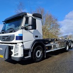 Vrachtwagen, Volvo, FM 330 EEV 6×2, 2011, met haakarmsysteem, HIAB XR2