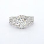 Witgouden ring met diamanten en een briljant geslepen diamant van 2.00