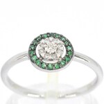 Witgouden ring met diamanten en smaragd