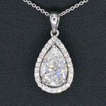 Gouden hanger in peer vorm met diamant 2.01 carat, excl. ketting