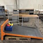 Diverse werkbanken en tafels