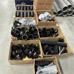 Ca. 12x Doos PE bochten, T-stukken en verlopen, Geberit, zwart