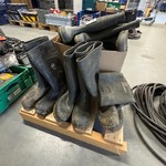 6x Paar laarzen en regenpakken, O.a. Dunlop