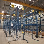 Partij palletstelling met gangpad geleiding