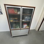 Kast met inhoud diversen