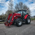 Land- of bosbouwtrekker, Massey Ferguson, 5711 SL, 2016, met voorlader