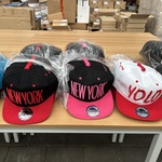 Ca. 500x Diverse snapback petten
