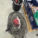 Diverse kabel en krachtstroomstekkers