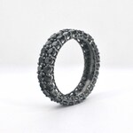 Gouden eternity ring met zwarte diamanten – zwart rhodium