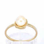 Gouden ring met een parel