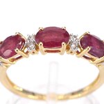 Gouden ring met diamanten en robijn