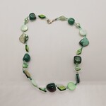 Collier zoetwater parels, gepolijst parelmoer en amber