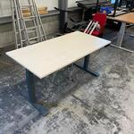 Zit sta bureau, lichte kleur hout