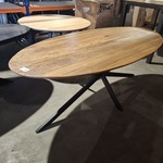 Ovale Tafel, Starfurn, 2025