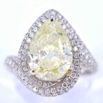 Witgouden bijzondere diamanten ring met een pear shape diamant van 3.0