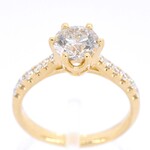 Gouden ring met één grote diamant