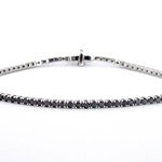 Witgouden tennisarmband met 2.80 carat aan zwarte diamanten