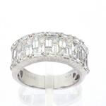 Witgouden ring met briljant en baguette gespelen diamanten