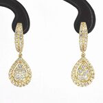Gouden druppelvormige oorhangers met briljant geslepen diamanten
