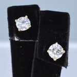Geelgouden diamanten oorbellen met 0.80 carat diamant
