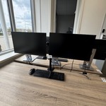 3x Monitor op monitorarm, E24 G4 FHD, 2021