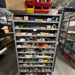 Voorraadkast met ijzerwaren