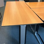 Partij diverse tafels en stoelen