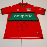 Voetbalshirt NEC Robey, rood/groen, gesigneerd, M