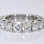 Witgouden alliance ring met grote diamanten