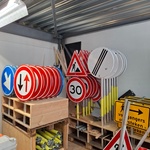 Partij o.a. verkeersborden en bebakening