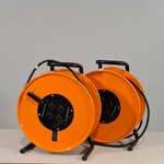 2x Haspel met luidsprekerkabel