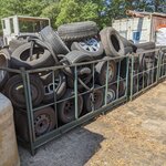 3x Kooien gevuld met banden