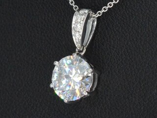 Witgouden solitaire hanger met een diamant van 2.00 carat