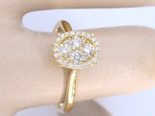 Gouden ring met diamanten in ovaal vorm