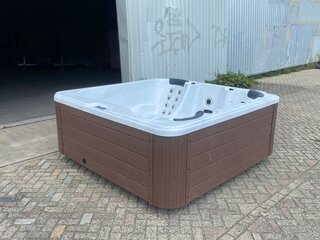 Jacuzzi  Balboa USA