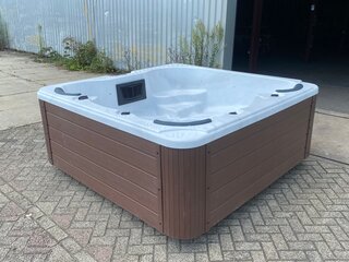 Jacuzzi  Balboa USA