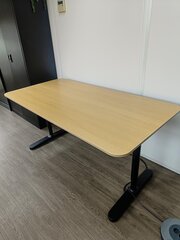 3x Bureau met 1x ladeblok Ikea Bekant