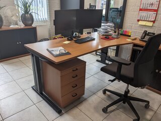 Werkopstelling met kantoorkast