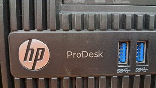 2x Beeldscherm met beugel en computer Iiyama, ProLite E2482HSD